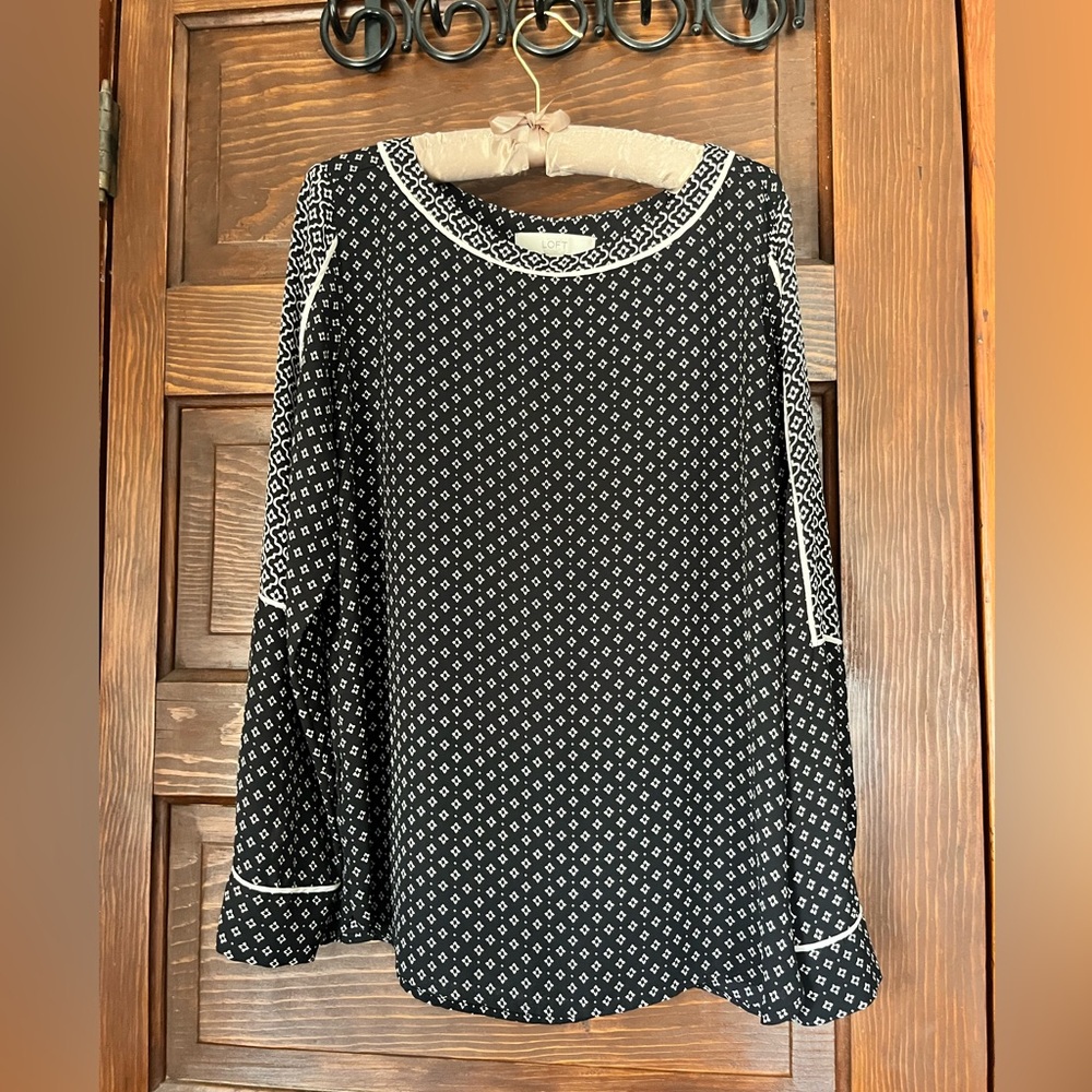 LOFT Black & White Diamond-Print Long Sleeve soft flowy silky Blouse M